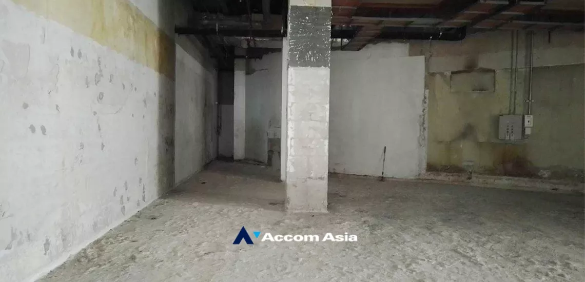 unit Retail / showroom For Rent in Ploenchit, Bangkok  near BTS Chitlom (AA33479)