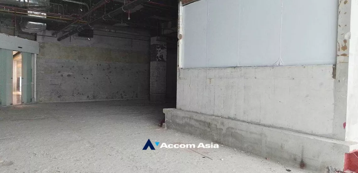  2  Retail / Showroom For Rent in Ploenchit ,Bangkok BTS Chitlom at The Mercury Ville AA33479