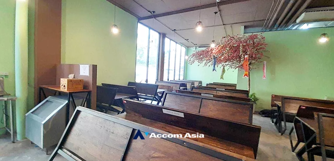  1  Retail / Showroom For Rent in Sukhumvit ,Bangkok BTS Asok - MRT Phetchaburi at Community Mall for rent AA33486