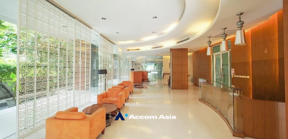  3 Bedrooms  Condominium For Rent & Sale in Charoennakorn, Bangkok  near BTS Krung Thon Buri (AA33488)