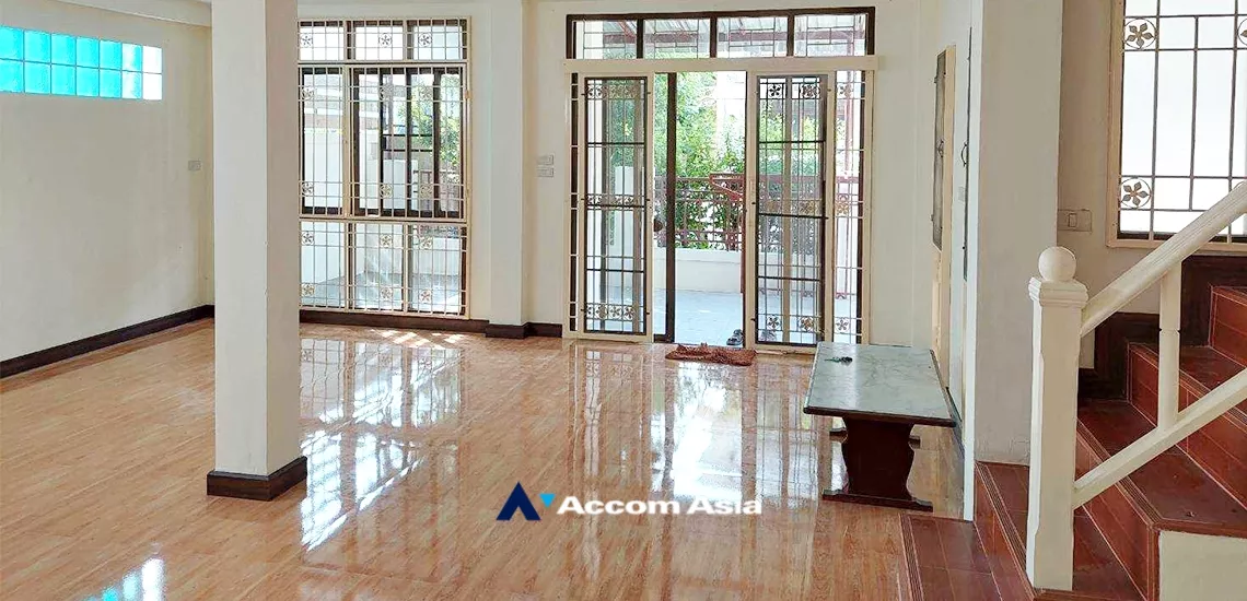  1  4 br House For Sale in dusit ,Bangkok  AA33490