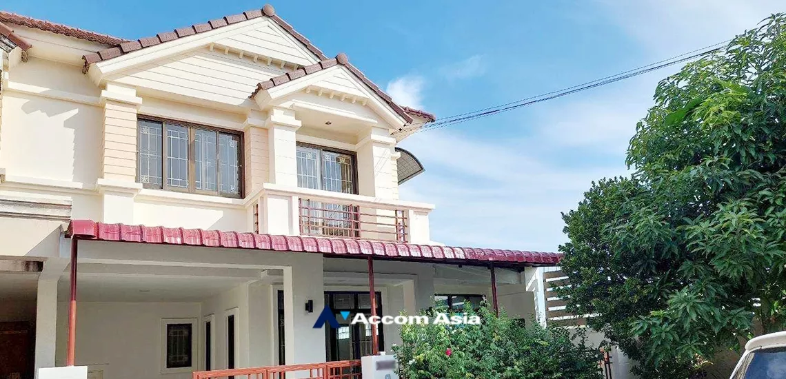  4 Bedrooms  House For Sale in Dusit, Bangkok  (AA33490)