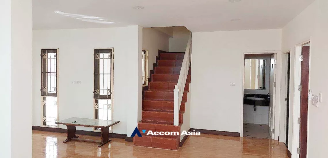 5  4 br House For Sale in dusit ,Bangkok  AA33490