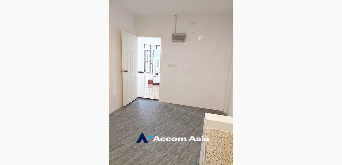 6  4 br House For Sale in dusit ,Bangkok  AA33490