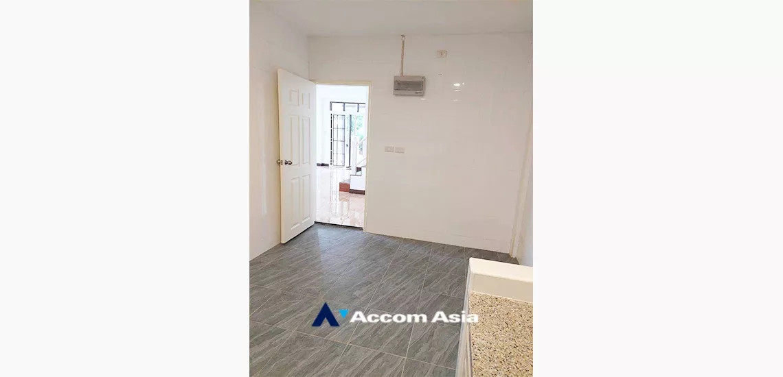 6  4 br House For Sale in Dusit ,Bangkok  AA33490