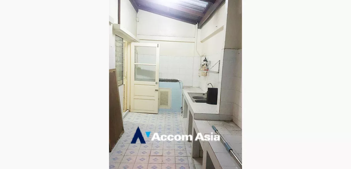 4  3 br House For Rent in Sukhumvit ,Bangkok BTS Bang Chak AA33496