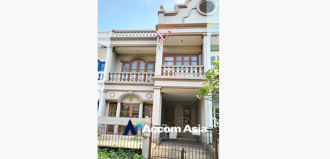  3 Bedrooms  House For Rent in Bangna, Bangkok  near BTS Bang Chak (AA33496)