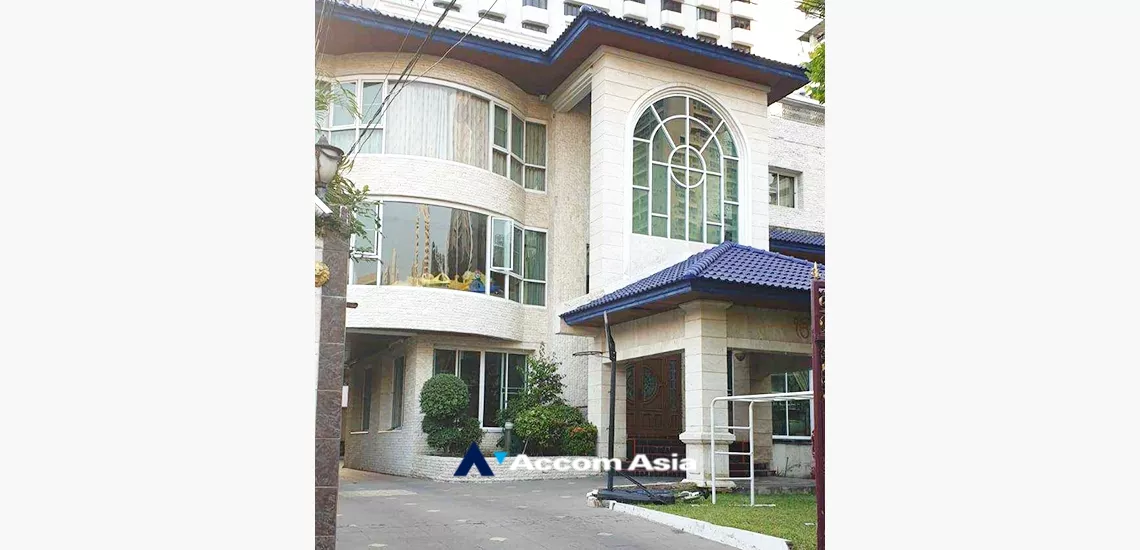  6 Bedrooms  House For Sale in Sukhumvit, Bangkok  near BTS Nana (AA33500)
