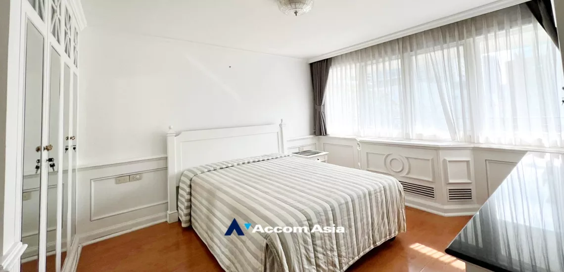  1 Bedroom  Condominium For Rent in Ploenchit, Bangkok  near BTS Ploenchit (AA33501)