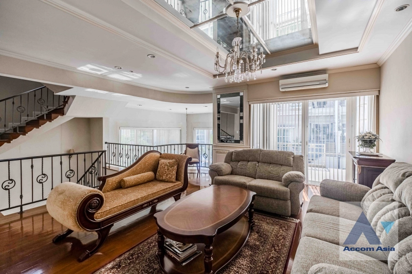 4  4 br Townhouse for rent and sale in Rama 3 ,Bangkok BTS Saphan Taksin at Set by the River AA33524