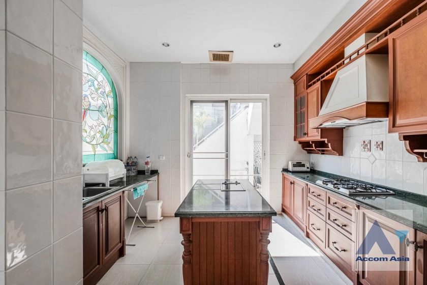 5  4 br Townhouse for rent and sale in Rama 3 ,Bangkok BTS Saphan Taksin at Set by the River AA33524