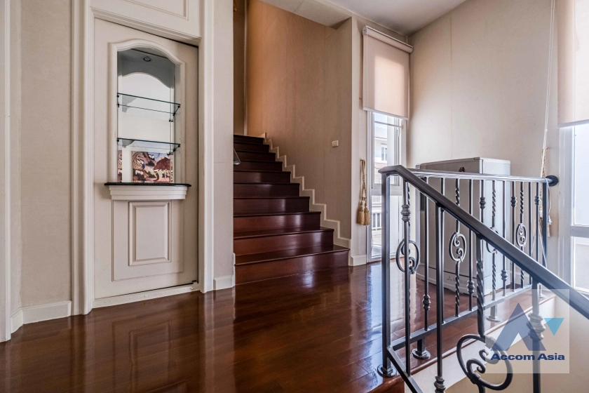 13  4 br Townhouse for rent and sale in Rama 3 ,Bangkok BTS Saphan Taksin at Set by the River AA33524