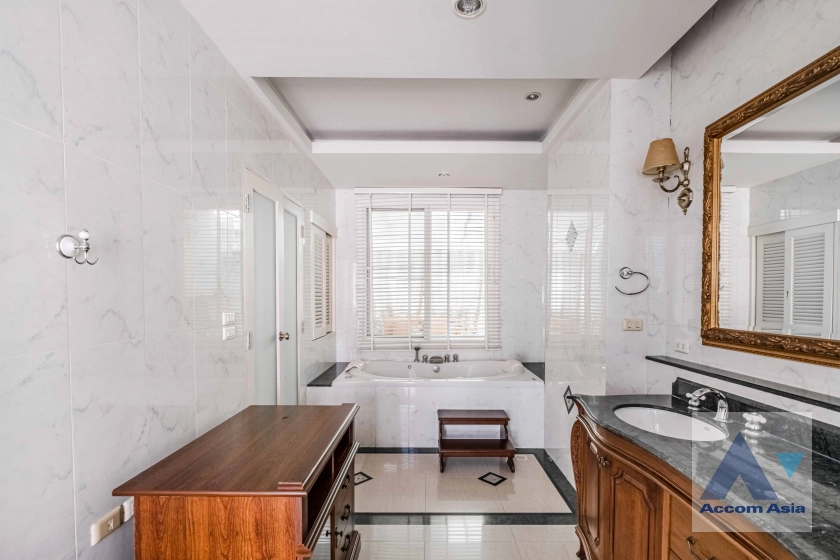 21  4 br Townhouse for rent and sale in Rama 3 ,Bangkok BTS Saphan Taksin at Set by the River AA33524