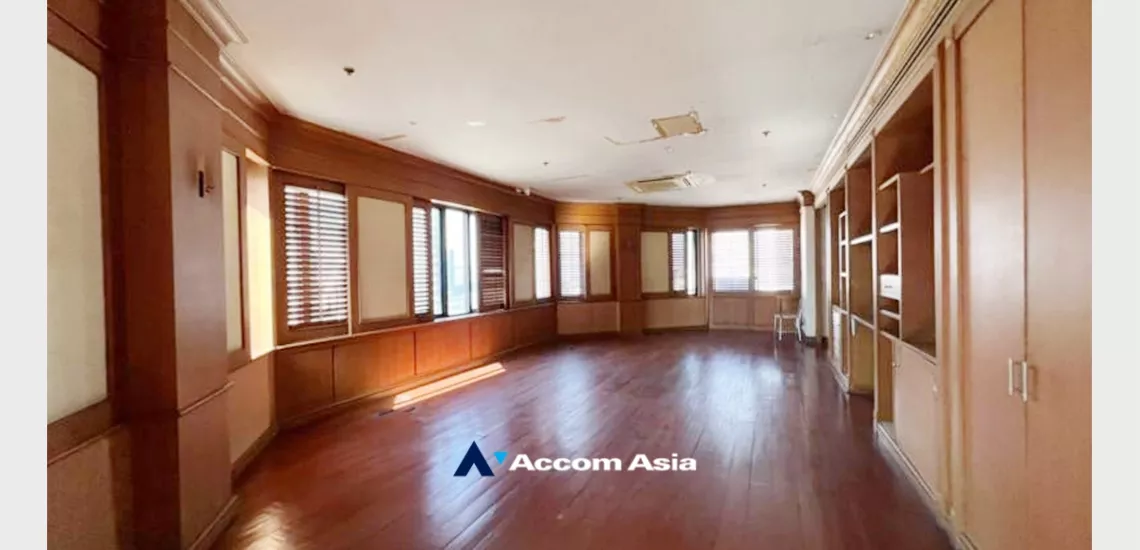  4 Bedrooms  Condominium For Sale in Sukhumvit, Bangkok  near BTS Thong Lo (AA33531)
