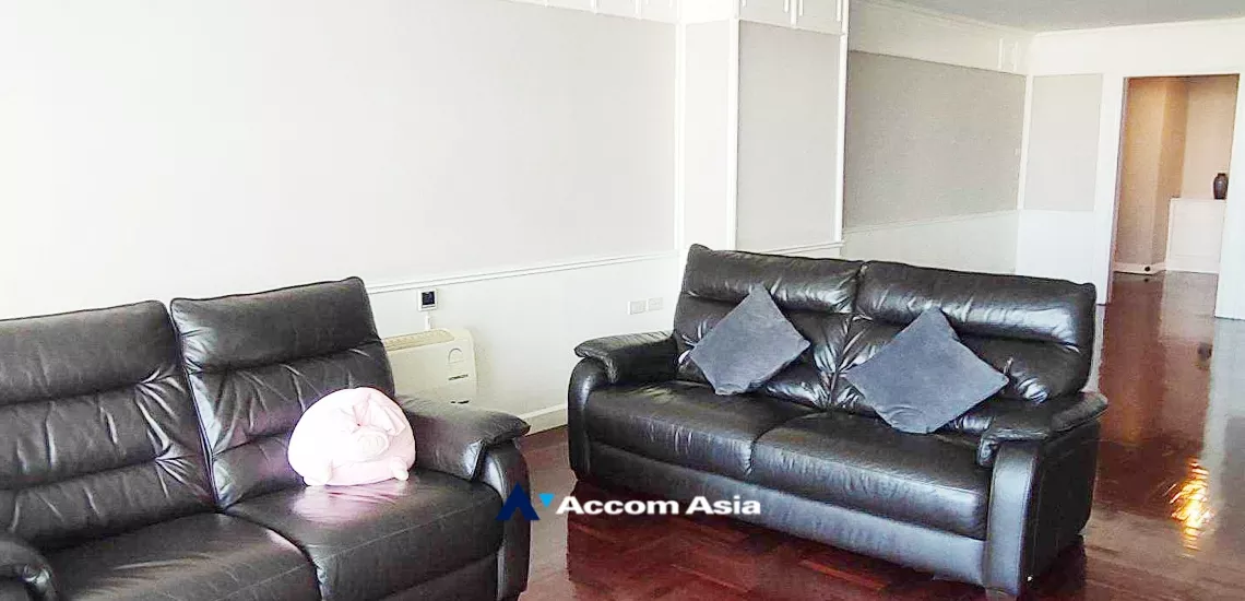 Pet friendly |  3 Bedrooms  Apartment For Rent in Sukhumvit, Bangkok  near BTS Ekkamai (AA33540)