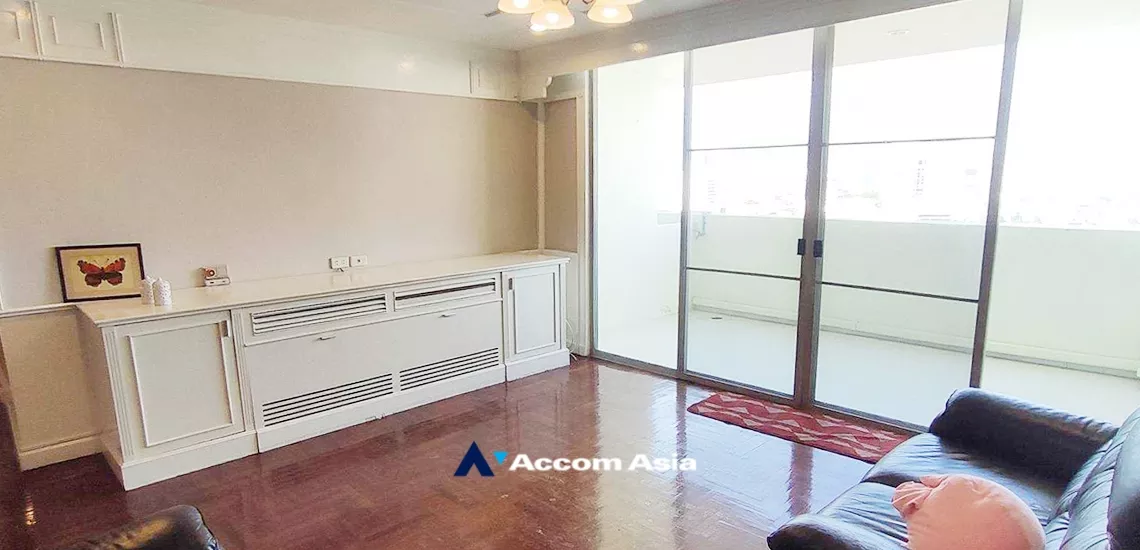 Pet friendly |  3 Bedrooms  Apartment For Rent in Sukhumvit, Bangkok  near BTS Ekkamai (AA33540)