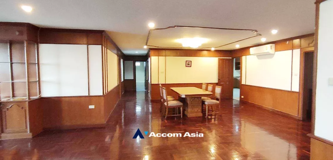 unitPet friendly |  3 Bedrooms  Apartment For Rent in Sukhumvit, Bangkok  near BTS Ekkamai (AA33541)