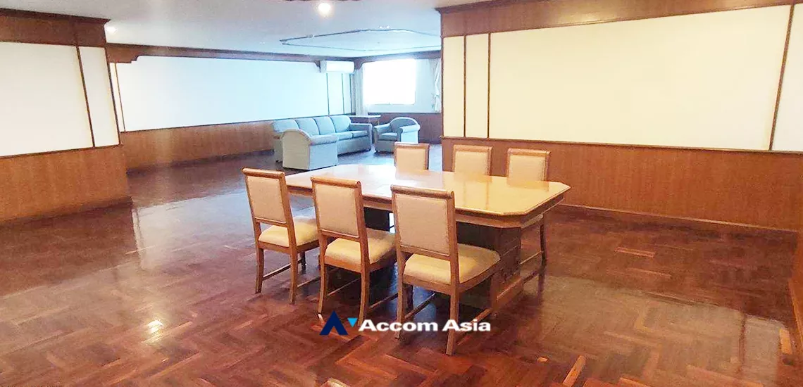 unitPet friendly |  3 Bedrooms  Apartment For Rent in Sukhumvit, Bangkok  near BTS Ekkamai (AA33541)