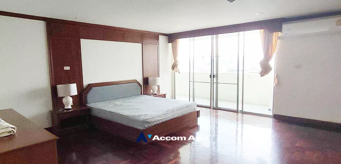 unitPet friendly |  3 Bedrooms  Apartment For Rent in Sukhumvit, Bangkok  near BTS Ekkamai (AA33541)