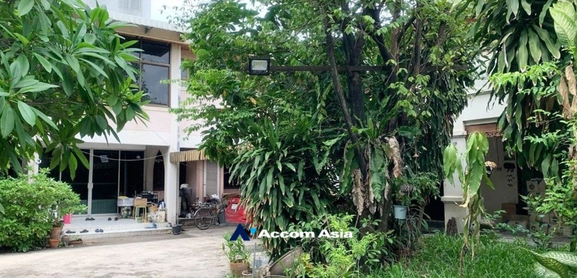 unitPet friendly |  6 Bedrooms  House For Sale in Sukhumvit, Bangkok  near BTS Ekkamai (AA33545)