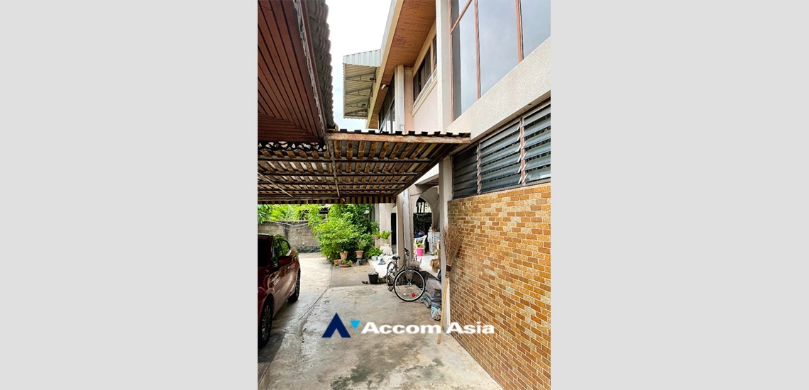 unitPet friendly |  6 Bedrooms  House For Sale in Sukhumvit, Bangkok  near BTS Ekkamai (AA33545)
