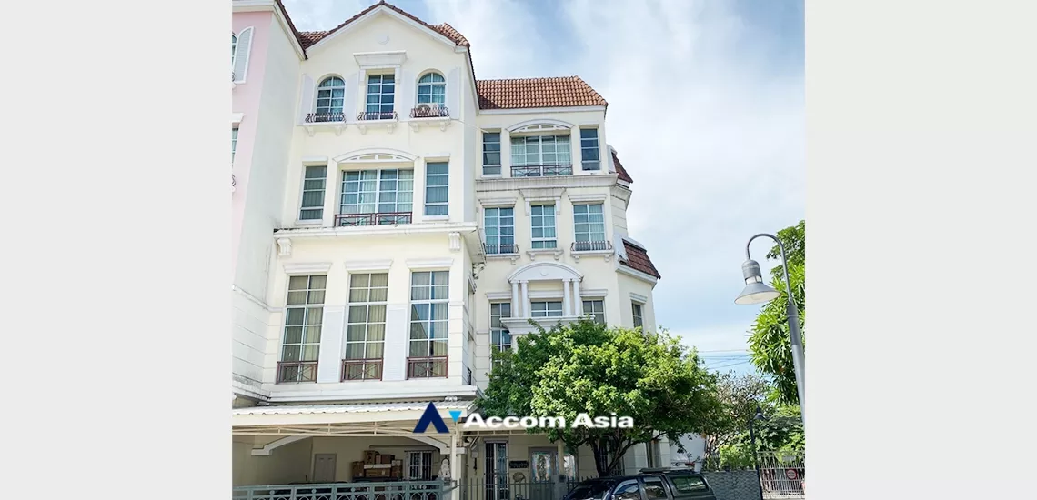  4 Bedrooms  Townhouse For Sale in Charoenkrung, Bangkok  (AA33547)