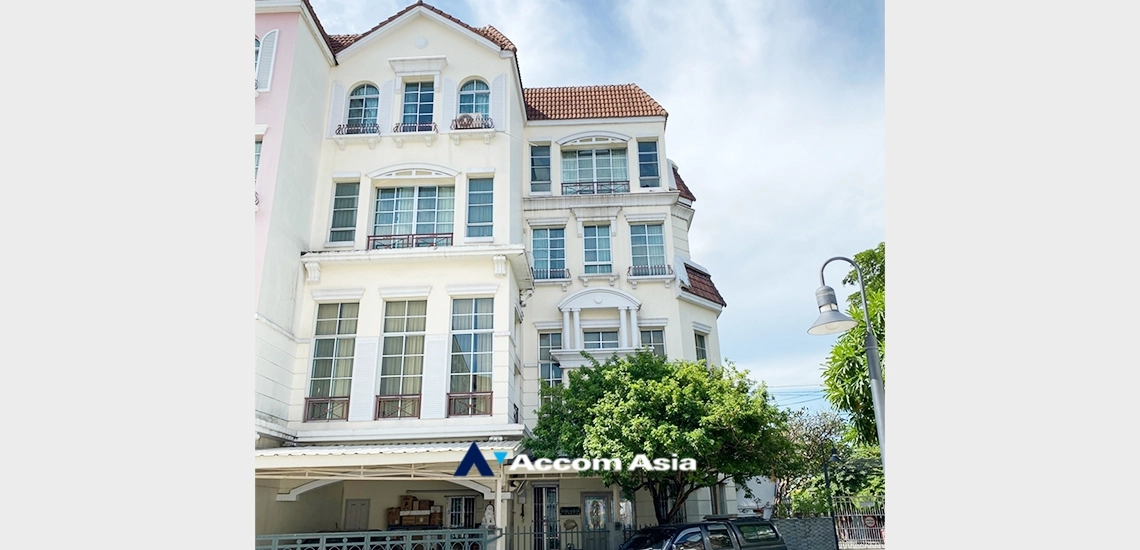  2  4 br Townhouse For Sale in charoenkrung ,Bangkok  AA33547