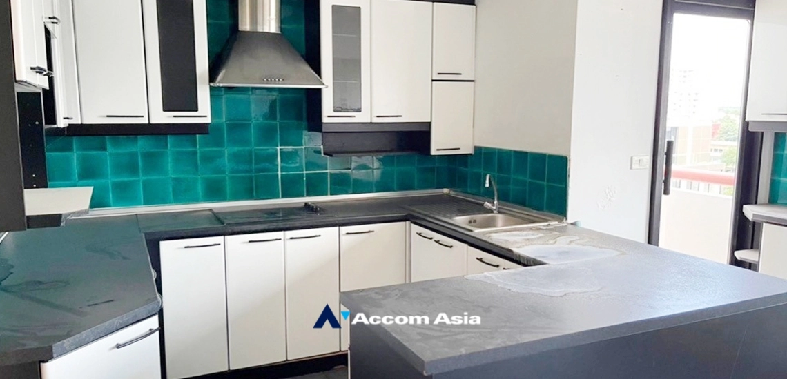  1  3 br Condominium For Sale in Ploenchit ,Bangkok BTS Ploenchit at La Maison Ruamrudee AA33551