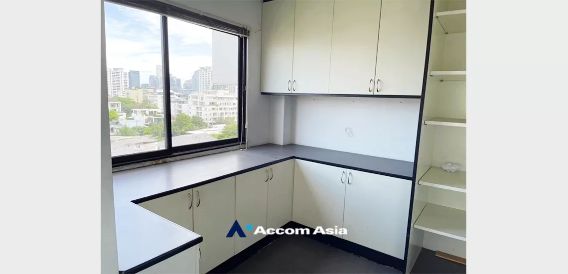 4  3 br Condominium For Sale in Ploenchit ,Bangkok BTS Ploenchit at La Maison Ruamrudee AA33551