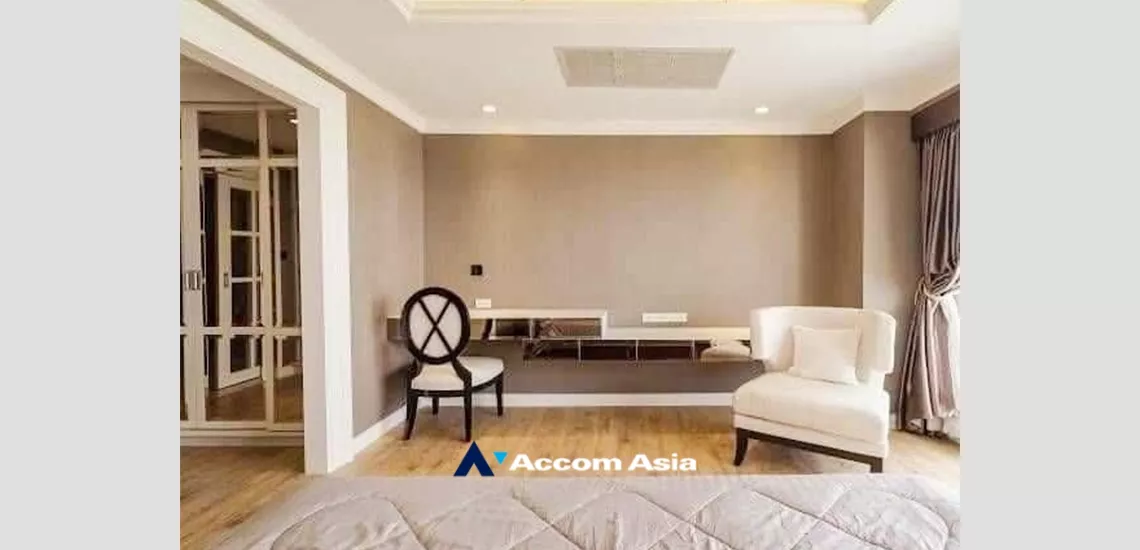  1 Bedroom  Condominium For Sale in Silom, Bangkok  near BTS Surasak (AA33554)