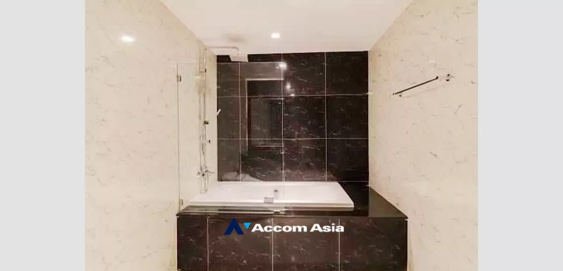 5  1 br Condominium For Sale in Silom ,Bangkok BTS Surasak at Nusa State Tower AA33554
