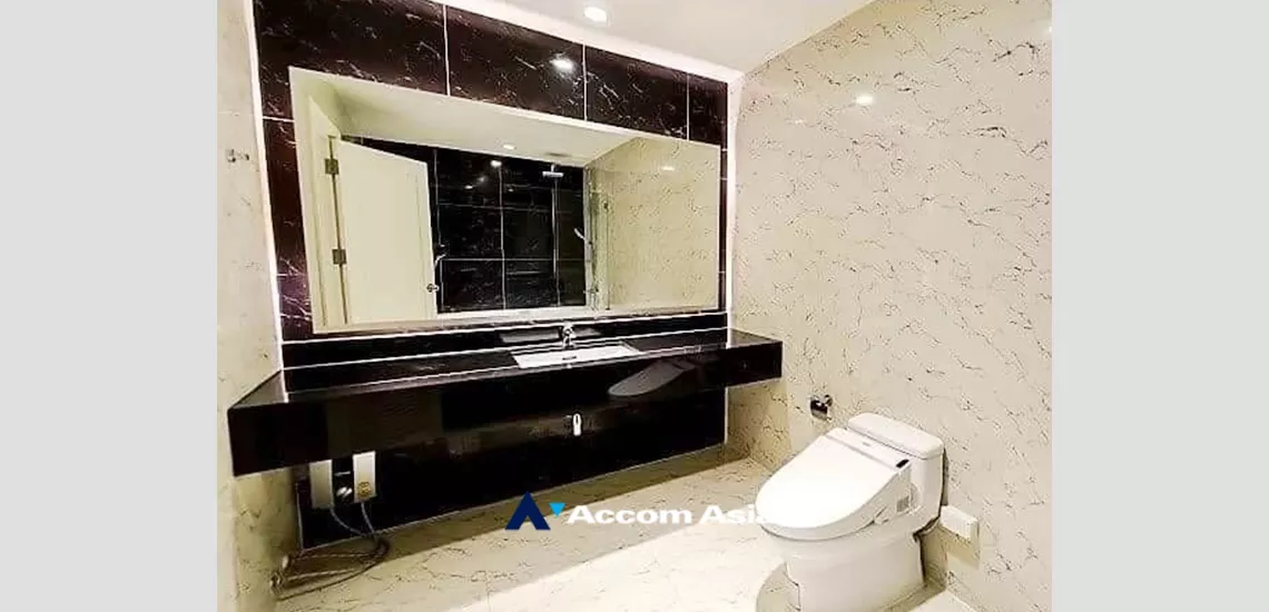 6  1 br Condominium For Sale in Silom ,Bangkok BTS Surasak at Nusa State Tower AA33554