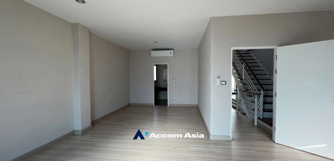 13  3 br Townhouse for rent and sale in Rama 3 ,Bangkok  at Up town AA33560