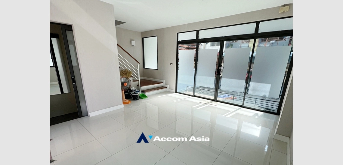 Home Office |  3 Bedrooms  Townhouse For Rent & Sale in Charoenkrung, Bangkok  (AA33560)