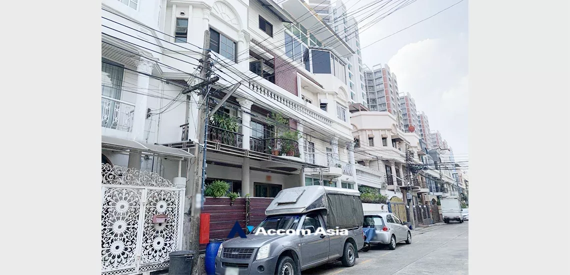 1  6 br House For Sale in Sathorn ,Bangkok  at Taweewattana Villa AA33564