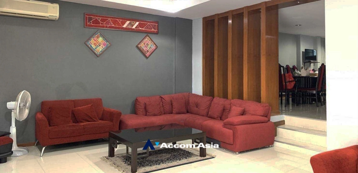  2  6 br Townhouse for rent and sale in Sathorn ,Bangkok BRT Thanon Chan at Taweewattana Villa AA33571