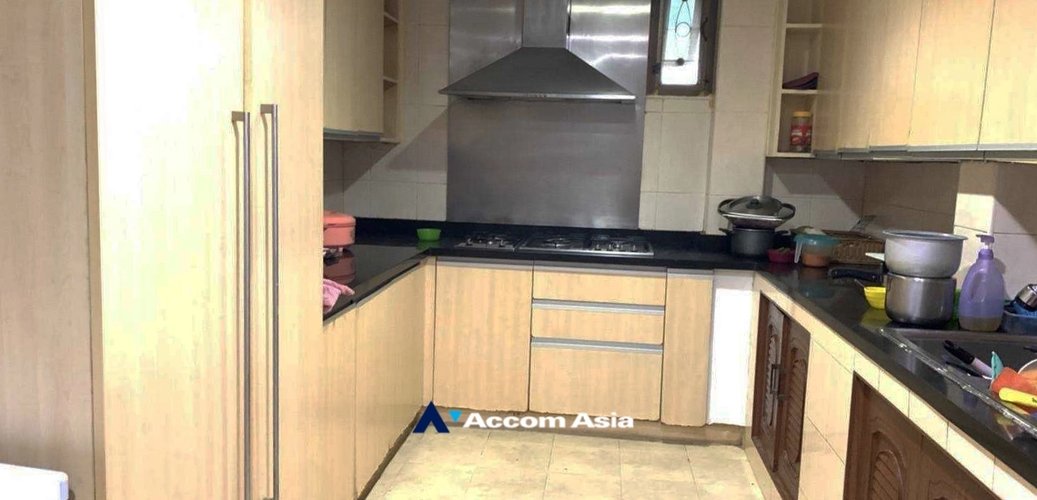  1  6 br Townhouse for rent and sale in Sathorn ,Bangkok BRT Thanon Chan at Taweewattana Villa AA33571