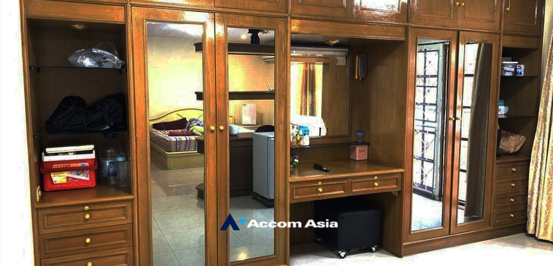 7  6 br Townhouse for rent and sale in Sathorn ,Bangkok BRT Thanon Chan at Taweewattana Villa AA33571