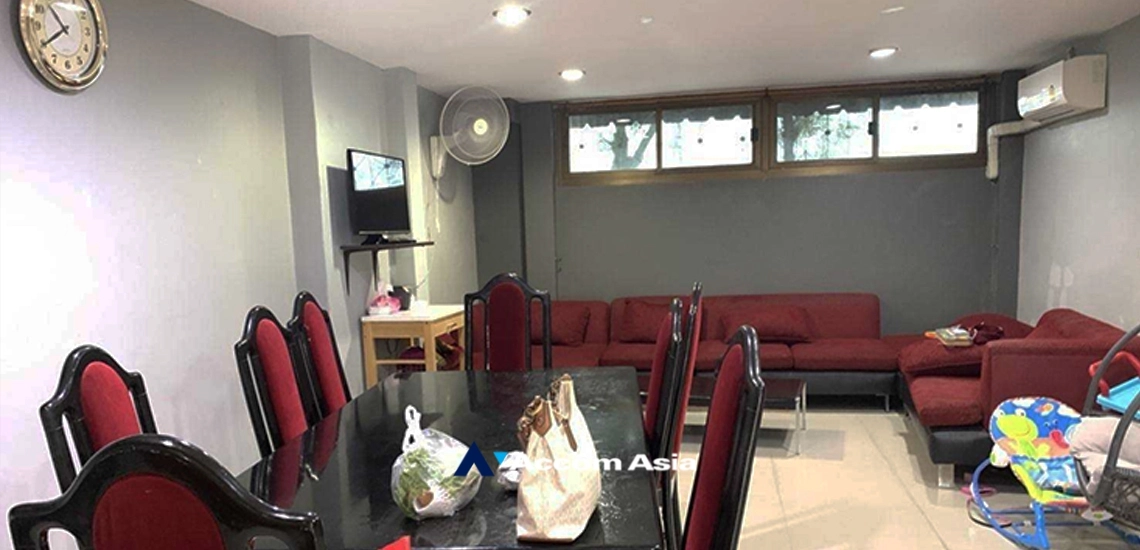  1  6 br Townhouse for rent and sale in Sathorn ,Bangkok BRT Thanon Chan at Taweewattana Villa AA33571