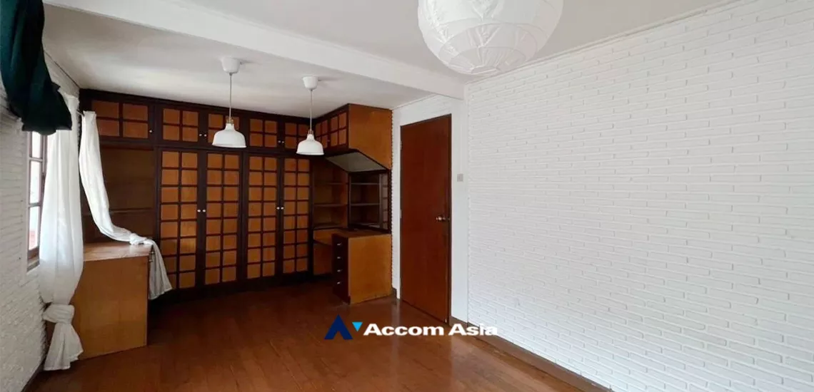 13  3 br House For Rent in Sukhumvit ,Bangkok BTS Phra khanong AA33573