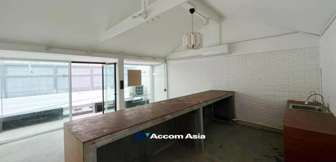 19  3 br House For Rent in Sukhumvit ,Bangkok BTS Phra khanong AA33573
