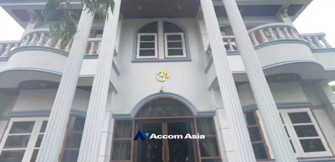  5 Bedrooms  House For Sale in Bangna, Bangkok  near BTS Bang Na (AA33577)