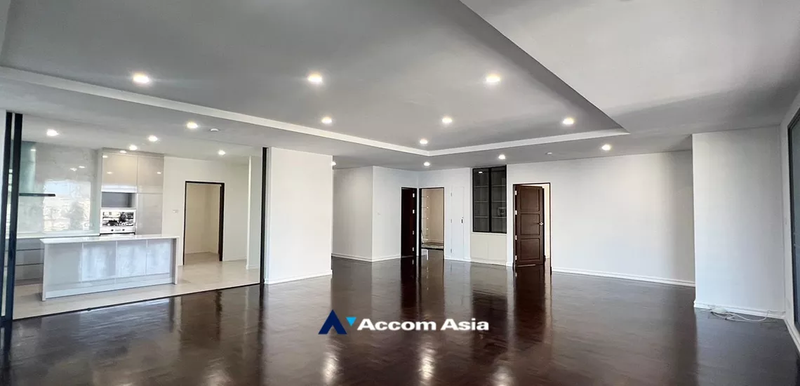  3 Bedrooms  Apartment For Rent in Sukhumvit, Bangkok  near BTS Thong Lo (AA33588)