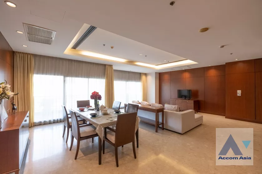  3 Bedrooms  Apartment For Rent in Ploenchit, Bangkok  near BTS Ploenchit (AA33599)
