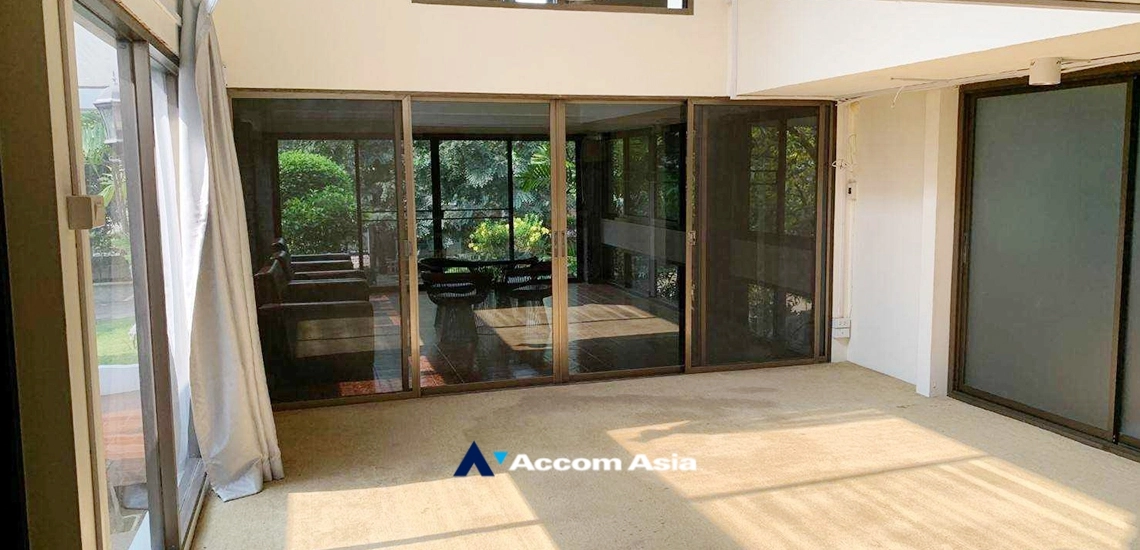 5  5 br House For Rent in Phaholyothin ,Bangkok BTS Saphan-Kwai AA33608