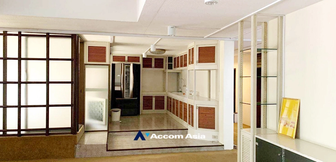 7  5 br House For Rent in Phaholyothin ,Bangkok BTS Saphan-Kwai AA33608