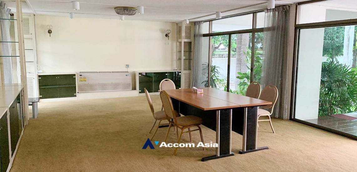 6  5 br House For Rent in Phaholyothin ,Bangkok BTS Saphan-Kwai AA33608