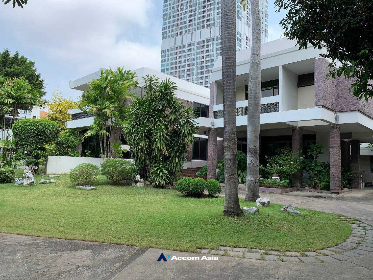  1  5 br House For Rent in Phaholyothin ,Bangkok BTS Saphan-Kwai AA33608