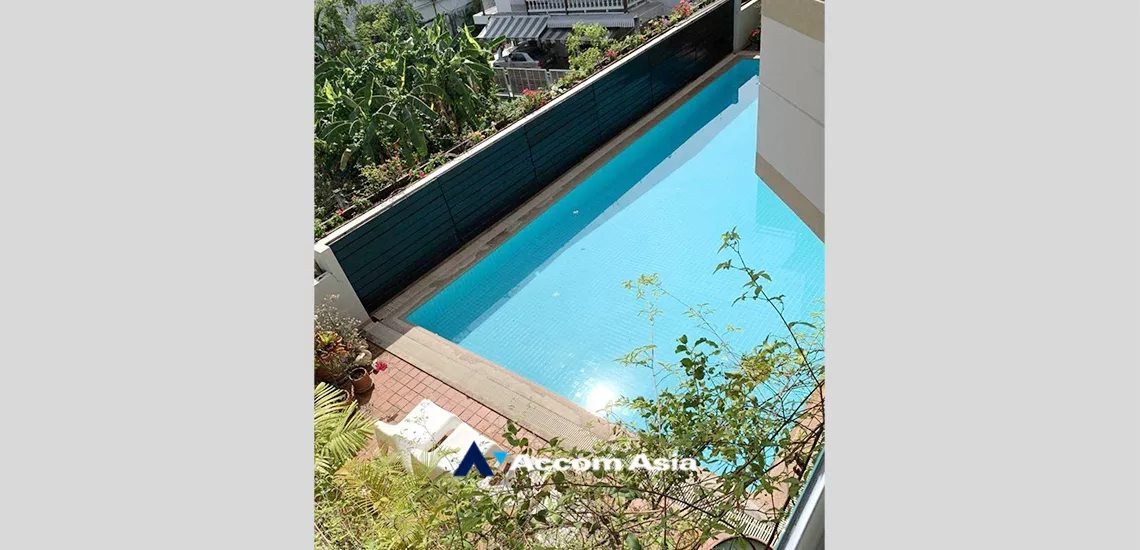  3 Bedrooms  Apartment For Rent in Phaholyothin, Bangkok  near BTS Ari (AA33613)