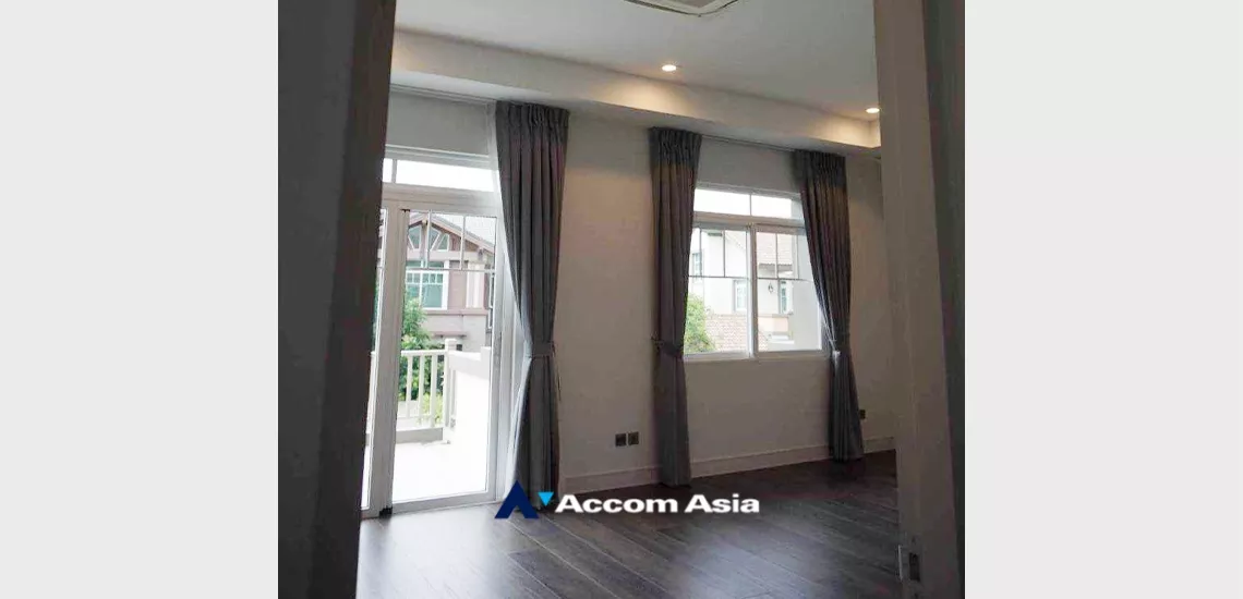 unit 4 Bedrooms  House For Rent in Bang Na, Bangkok  (AA33626)